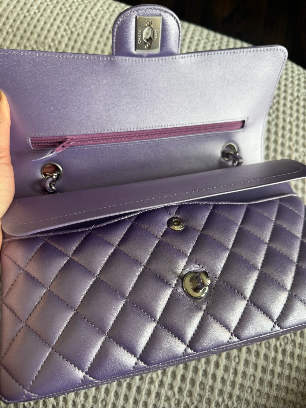 CHANEL Lavender Quilted Lambskin Classic Flap medium 23P - Picture 13 of 16